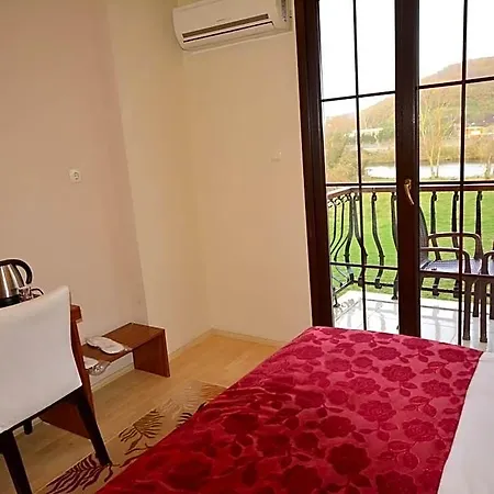 Otel Velena 3*
